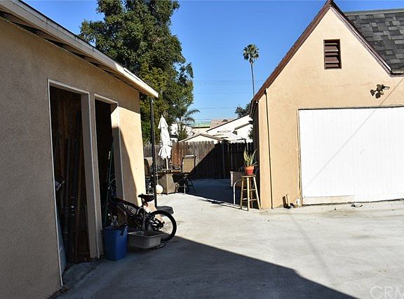 2nd image of 1437 W 106th St