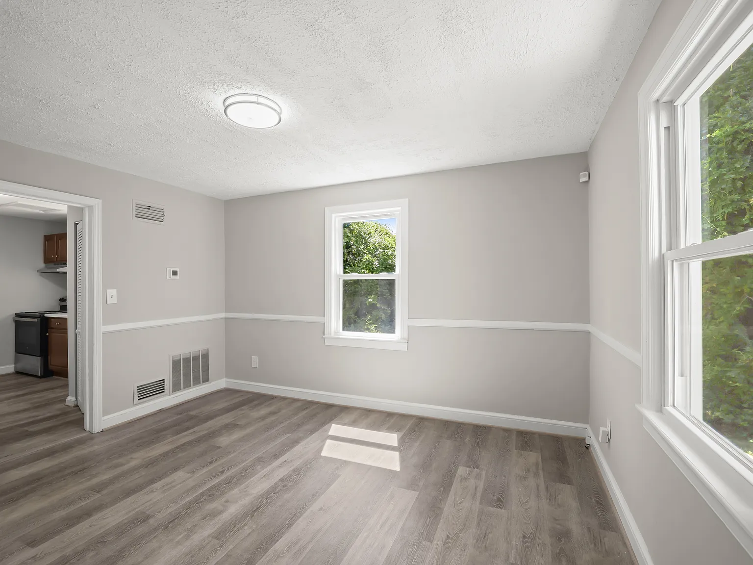 3 bed, 1170 sqft, $2,600 — Photo 4