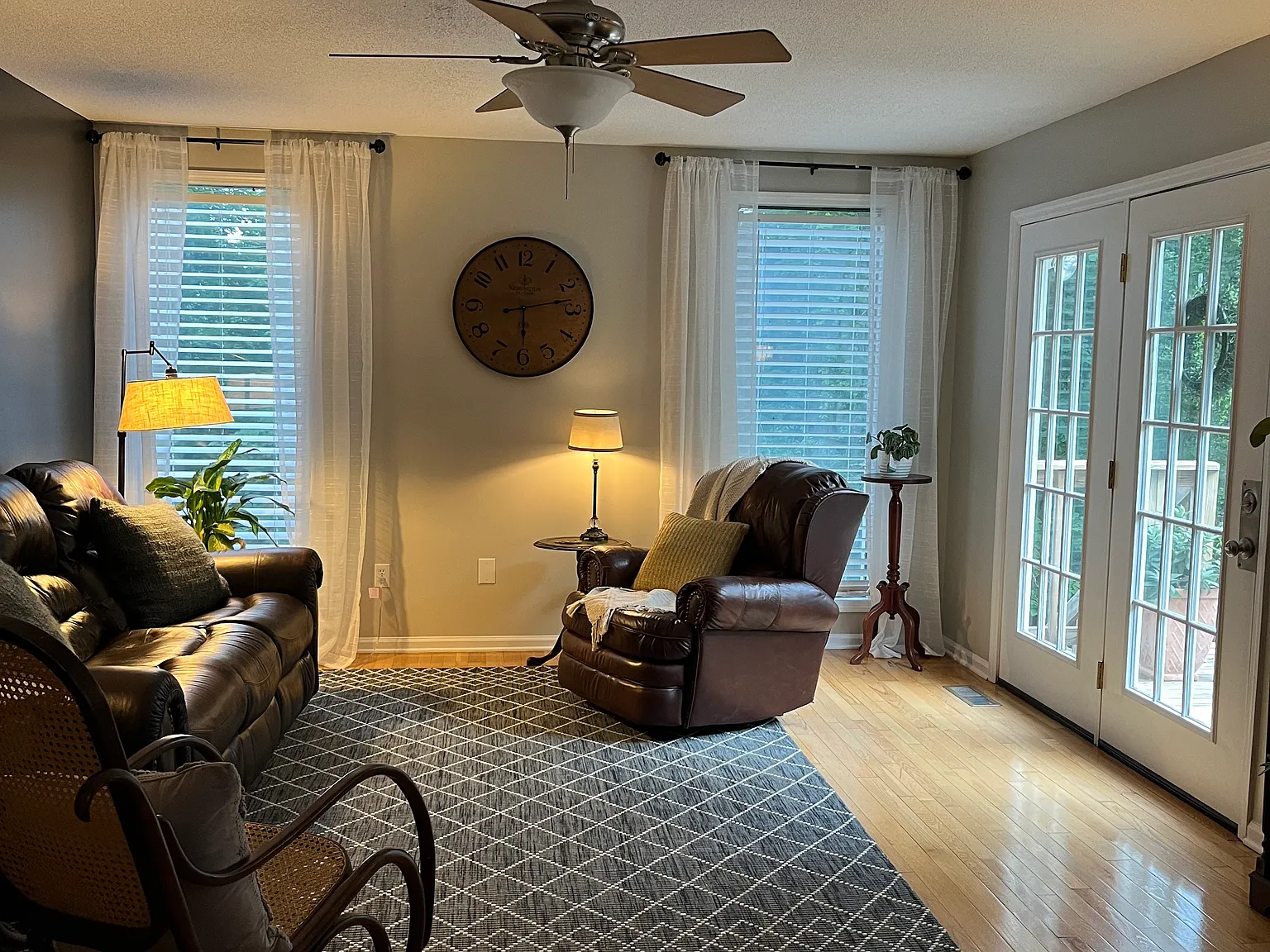 2 bed, 900 sqft, $1,800 — Photo 2