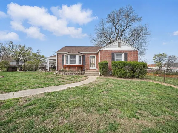 697 3rd St, Troy, MO 63379