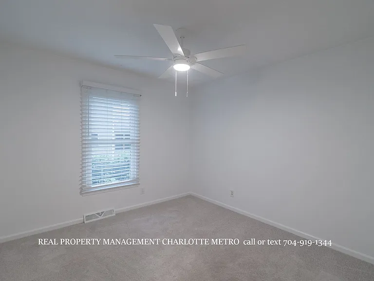1059 Woodlake Ln — Photo 36