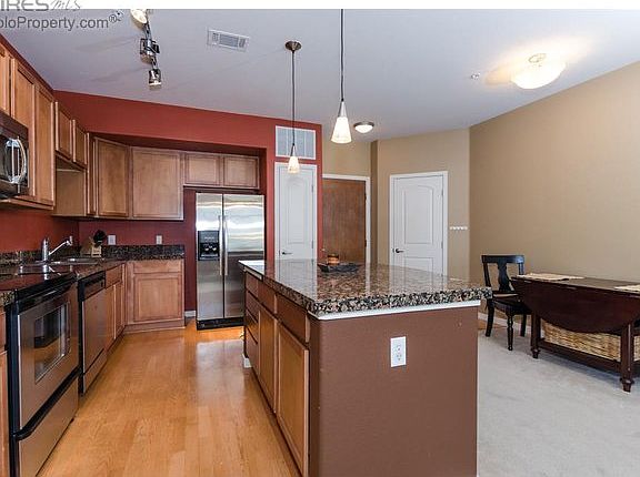 Kitchen w/ island