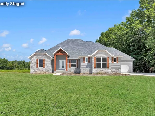 7637 Springfield Dr, Valley City, OH 44280