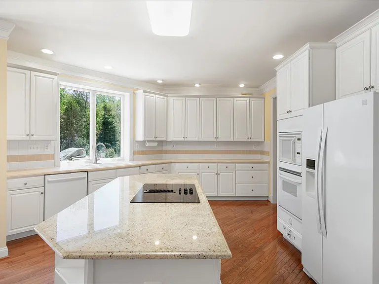 10243 Brittenford Dr — Photo 22