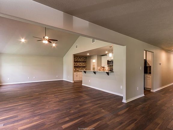 3rd image of 14521 Cheyenne Dr