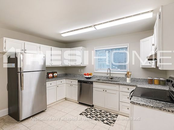 3rd image of 428 Raintree Pl