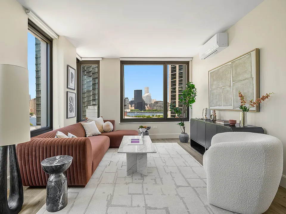 65 Dupont St #812