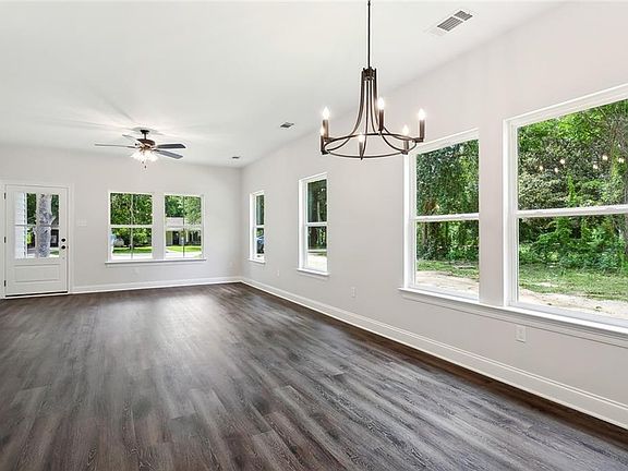 5th image of 66137 Markham Dr