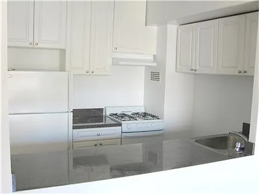 Rented by Domus Realty | media 12