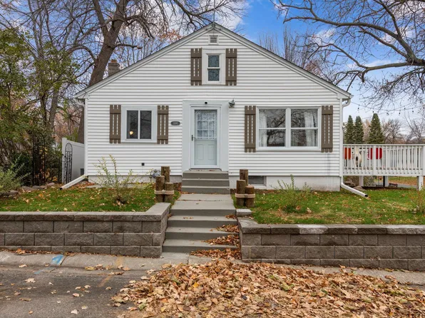 1598 Canary Ln, Mound, MN 55364