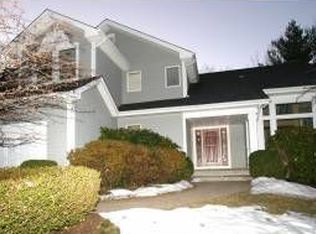 33 Gatehouse Rd, Bedminster, NJ 07921