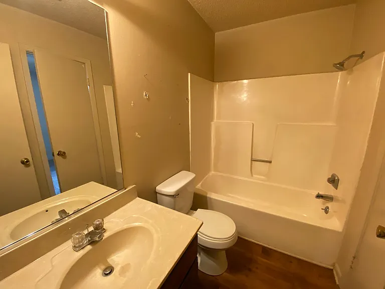 1006 Markle — Photo 9