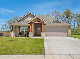 2424 Lock Ln, Pea Ridge, AR 72751