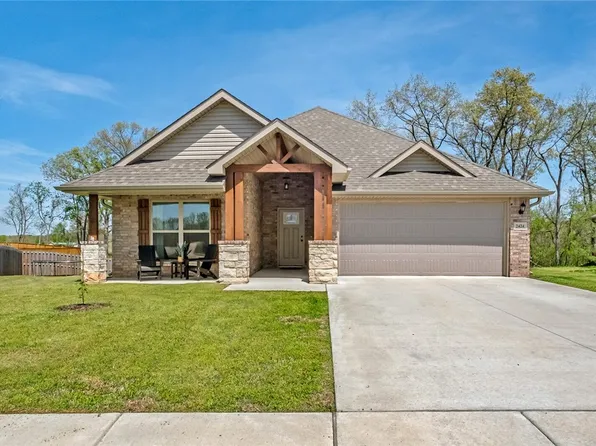 2424 Lock Ln, Pea Ridge, AR 72751