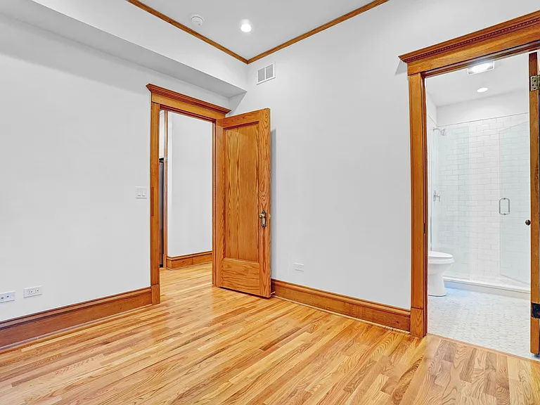 1233 N Hoyne Ave #2 — Photo 5