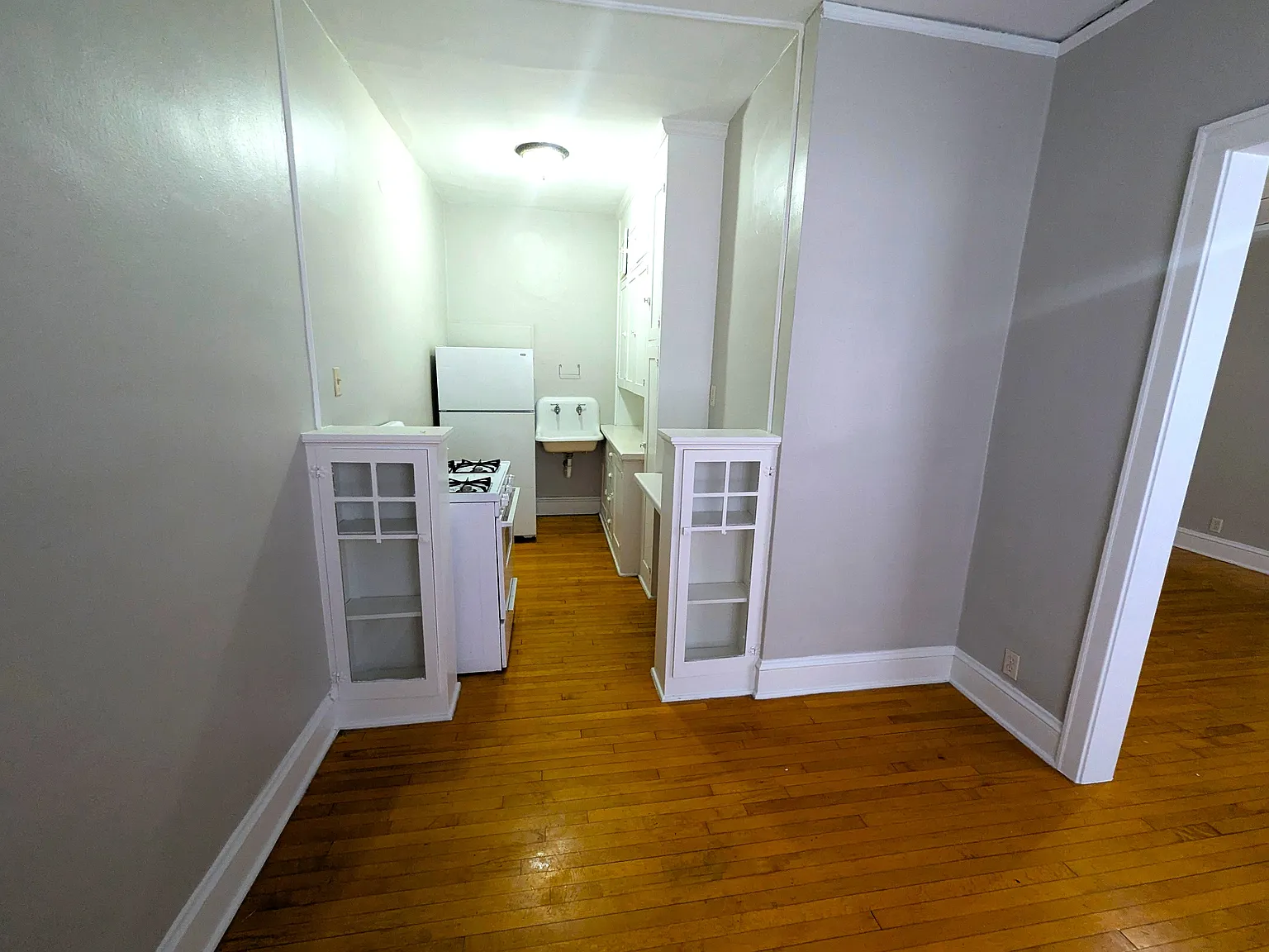 1 bed, 700 sqft, $1,200 — Photo 4