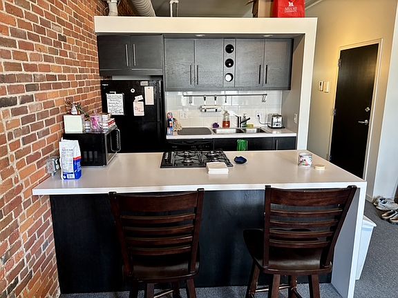 4th image of 118 S Market St #200