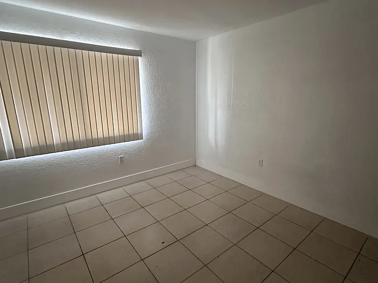 2070 Braman Ave — Photo 10