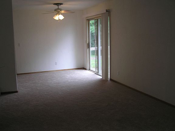 living/dining rm, patio doors