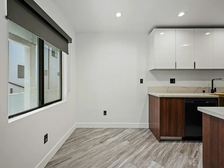 230 S Carondelet St #1 — Photo 6