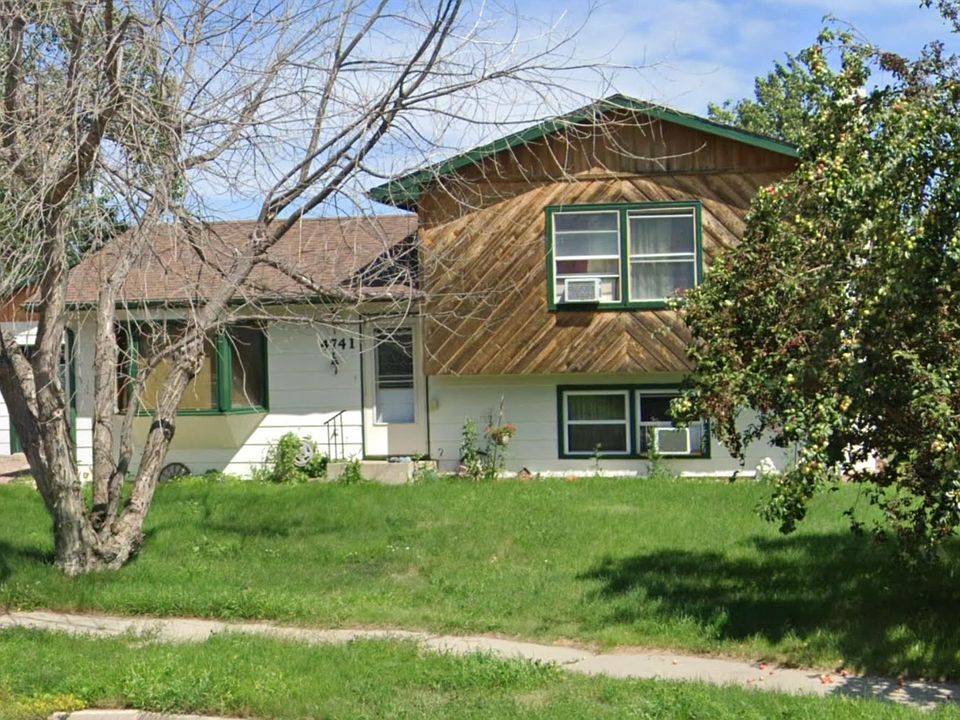 1st image of 4741 Hamlin Ct