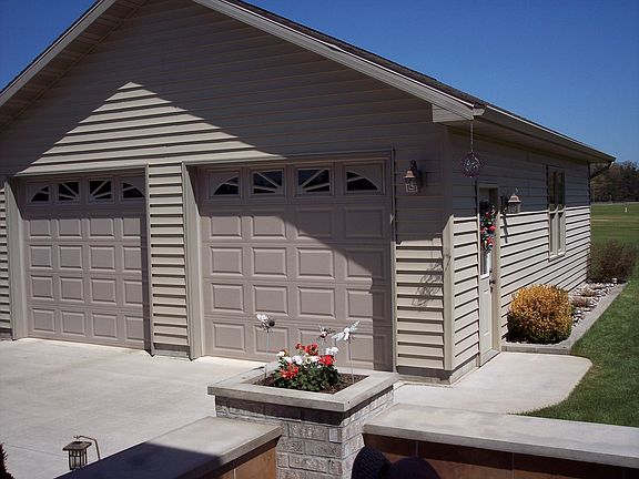 4th image of 7541 Club House Dr