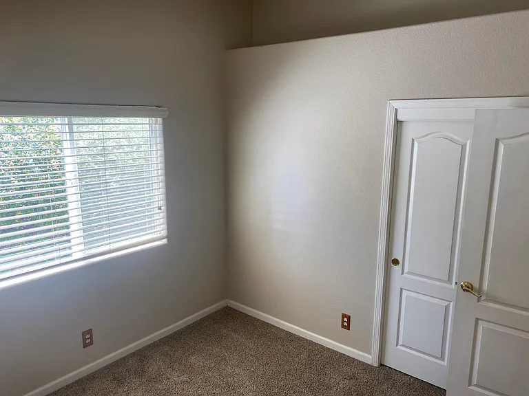 490 Briarwood Dr — Photo 26