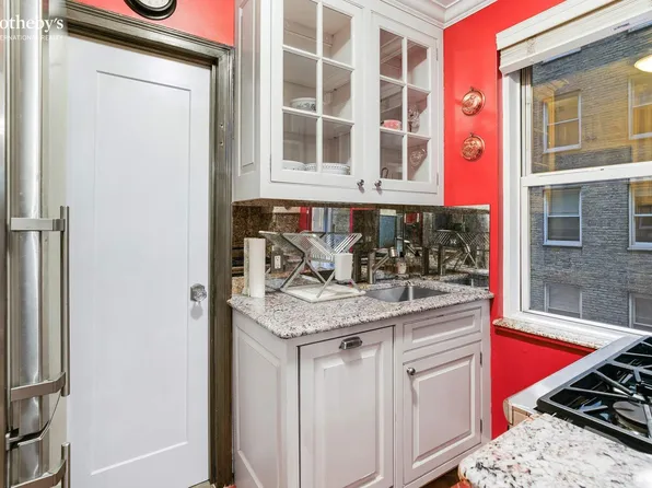 321 East 43rd Street image 4 of 12