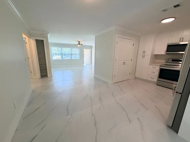 18600 Miami Blvd — Photo 16