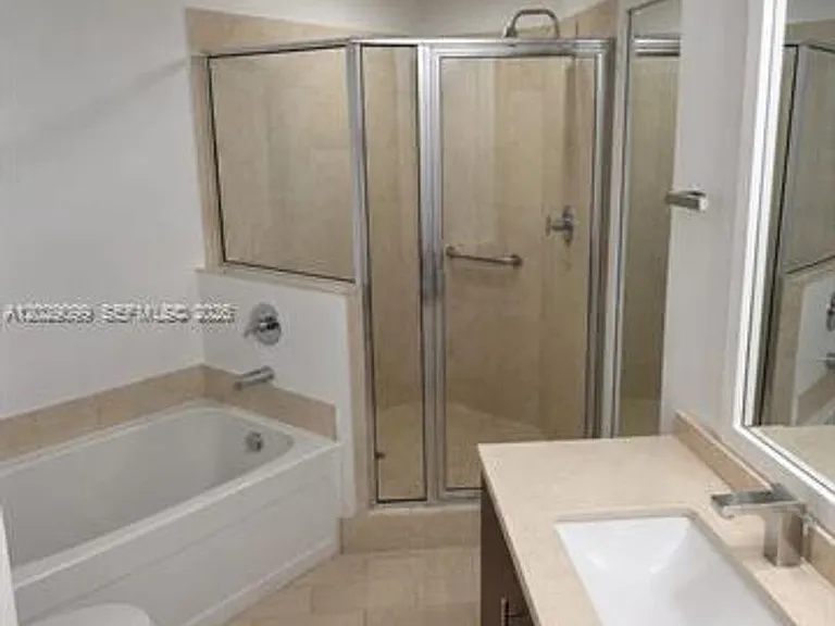 1111 SW 1st Ave #2020 — Photo 5