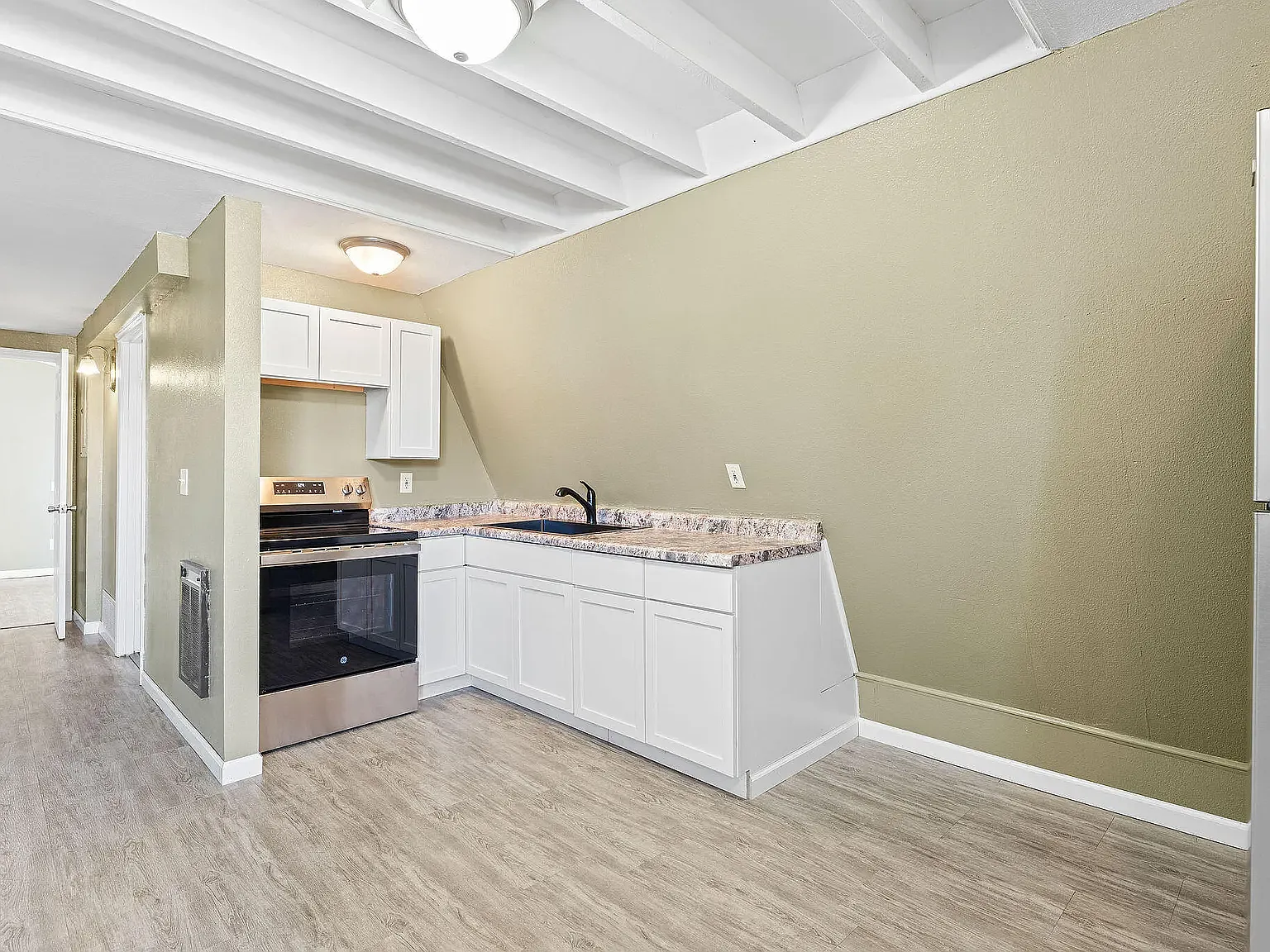 2 bed, 900 sqft, $850 — Photo 3