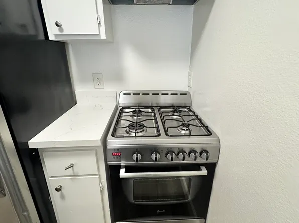 Hollywood Landmark, 7044 Hawthorn Ave APT 207, Los Angeles, CA 90028
