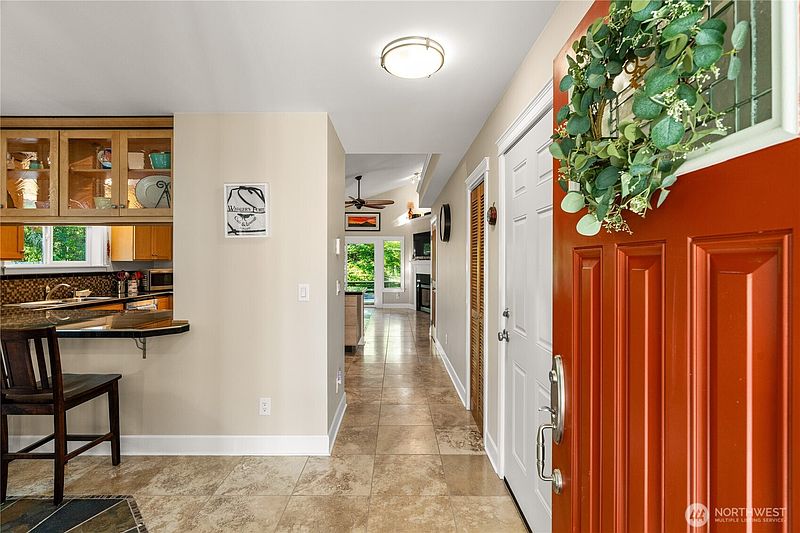 3rd image of 643 Woodland Loop NE