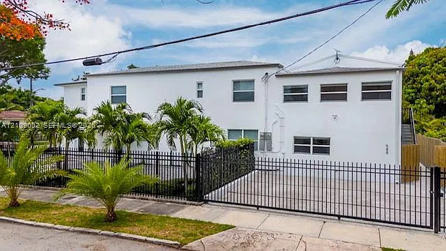 2 bed, 1.0 bath, $2,800 — Photo 1