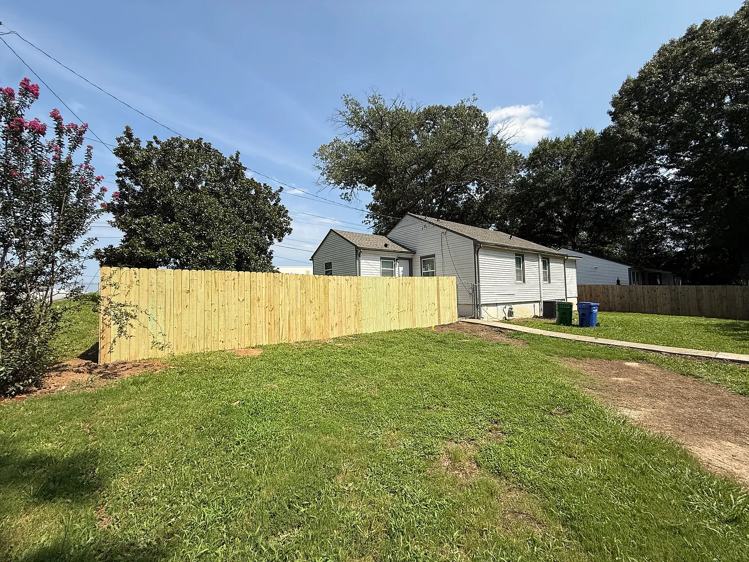 3 bed, 1222 sqft, $2,500 — Photo 2