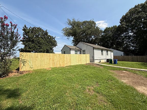 2nd image of 3910 Clairmont Rd