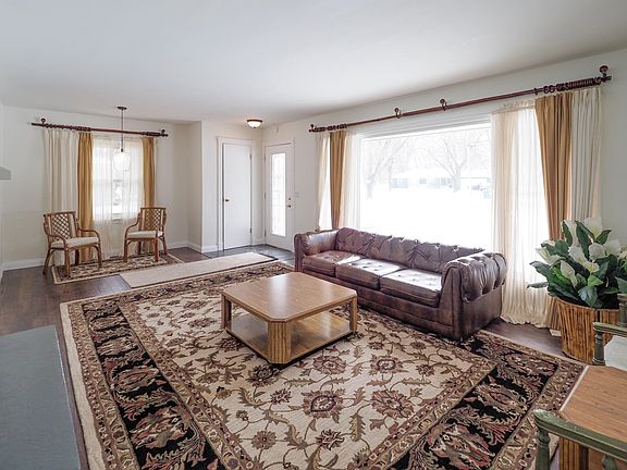 4th image of 3004 Fleetwood Dr