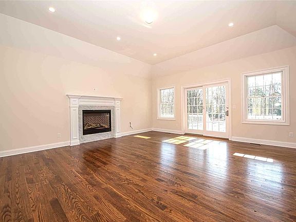 5th image of 175 Oakside Dr #A