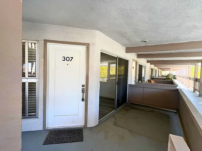 Hillside Terrace Apartments — Photo 41