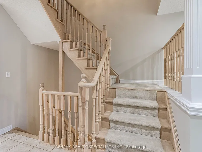 2115 Pinevalley Cres — Photo 20