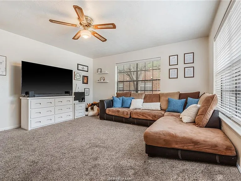 1806 Woodsman Dr #A — Photo 2