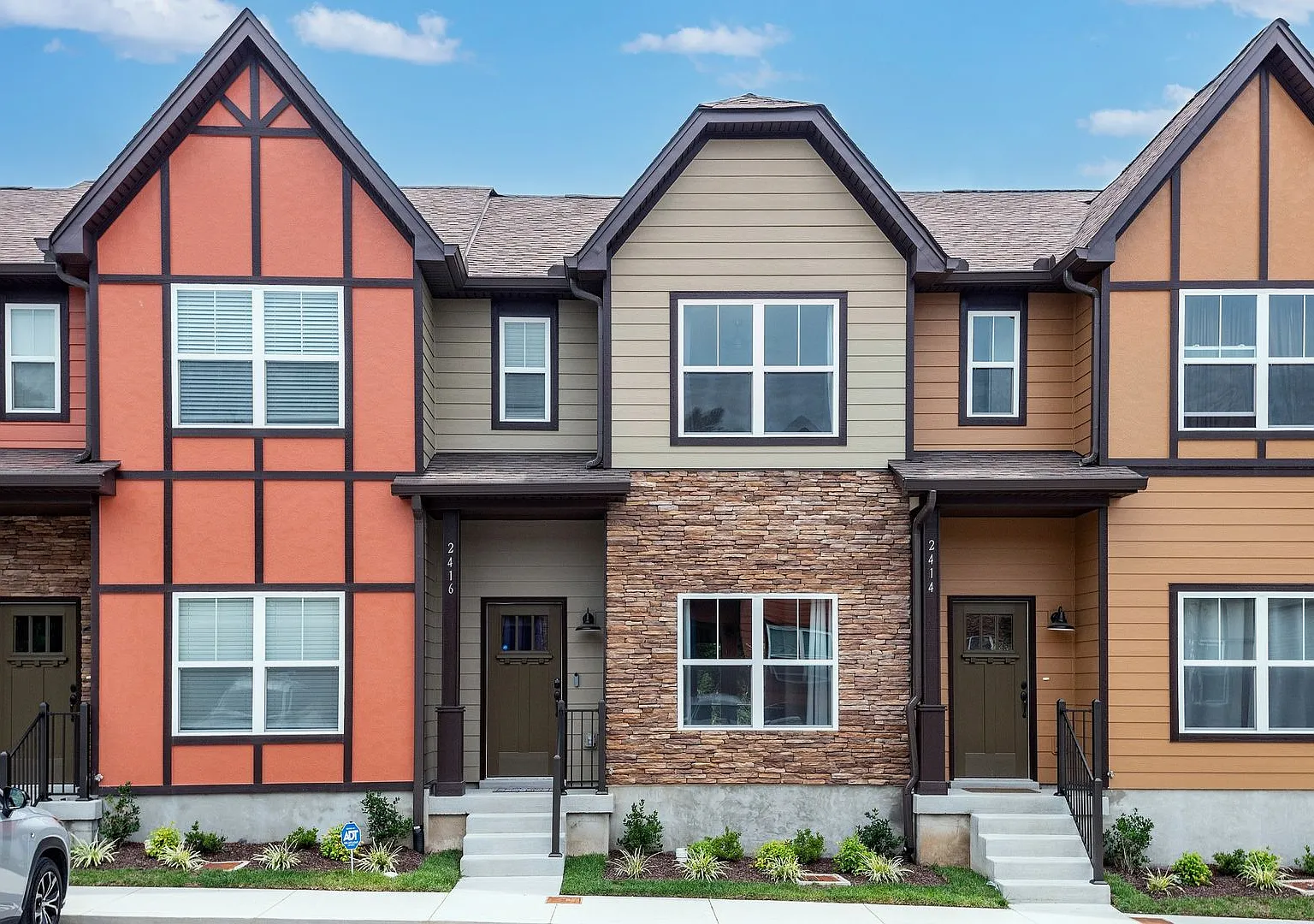 Like new townhome that is sure to impress! — Photo 2