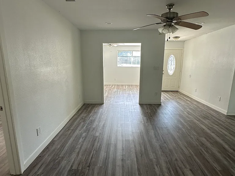 3508 Foxcroft St — Photo 2
