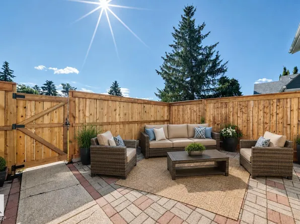 261 Callingwood Two NW, Edmonton, AB T5T 1A3
