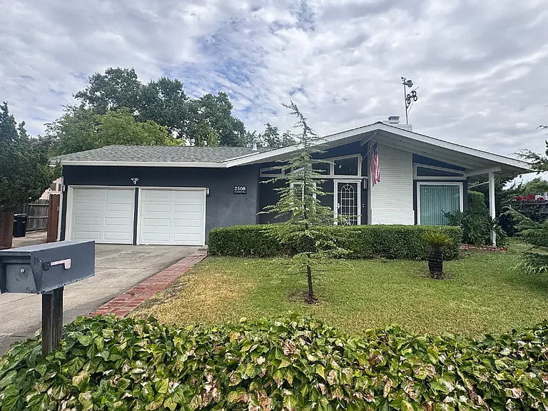 2508 Greenfield Way — Photo 1