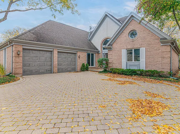 513 Rivershire Pl, Lincolnshire, IL 60069