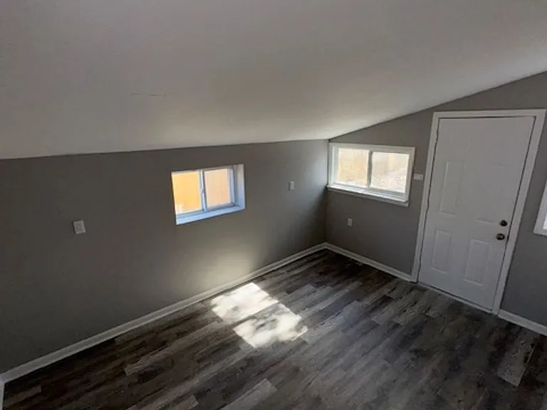 3017 E Riverside Dr — Photo 8