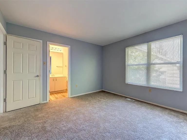 443 N Sarah St — Photo 19