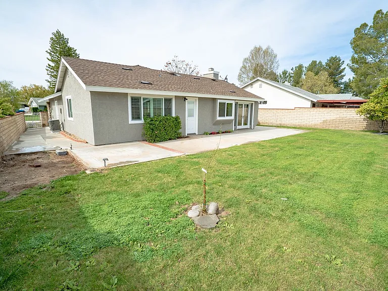 22735 Norton Dr — Photo 15