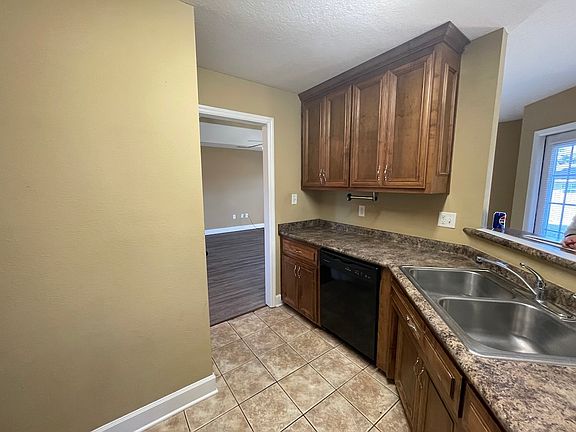 4th image of 4698 Custer Dr